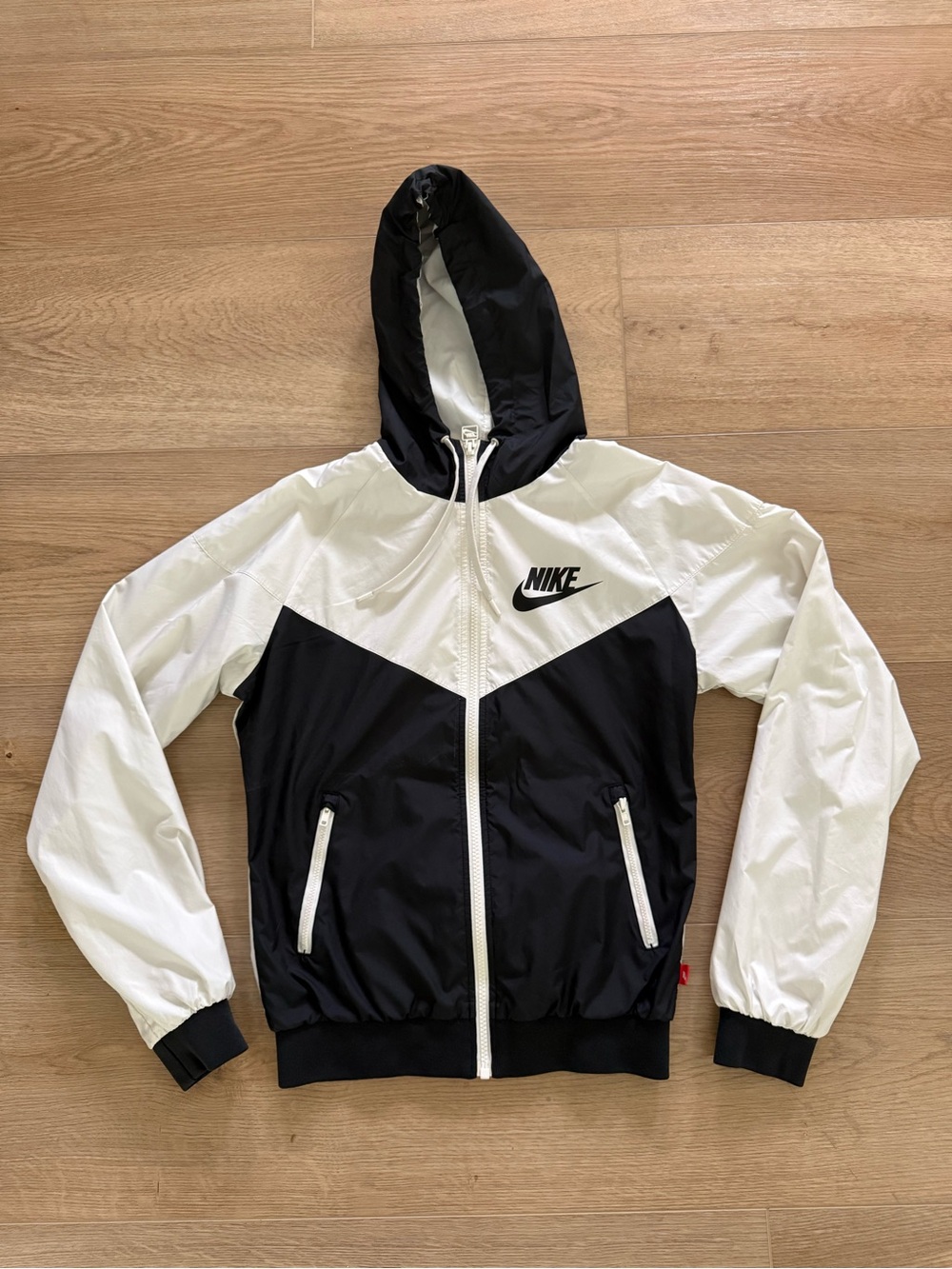 Nike Windrunner Chevron Hooded Jacket Small Black White
